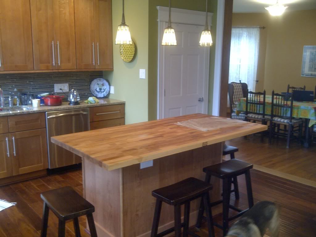 MODERN INTERIOR Butcher Block Islands With Stove Top
